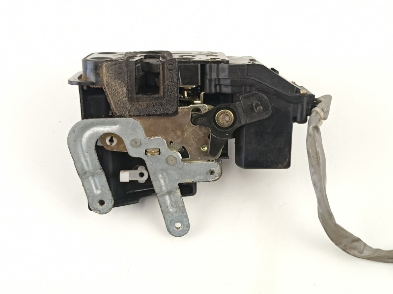 Recambio de cerradura puerta trasera derecha para kia cerato 1.6 g referencia OEM IAM 814202F010  