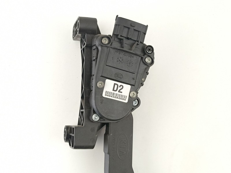 Recambio de potenciometro aceleracion para kia cerato 2.0 crdi referencia OEM IAM 327002F200  
