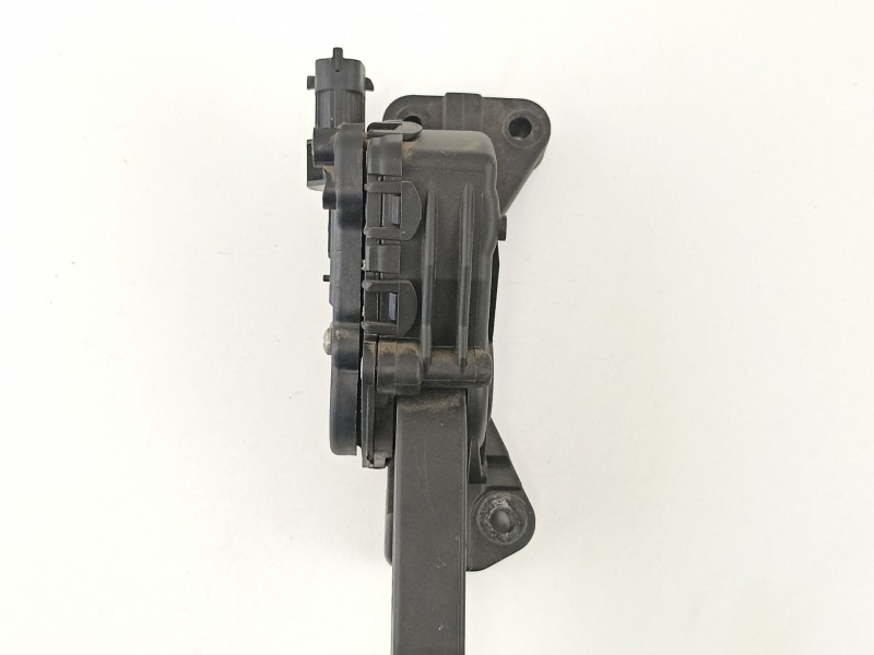 Recambio de potenciometro aceleracion para kia cerato 2.0 crdi referencia OEM IAM 327002F200  