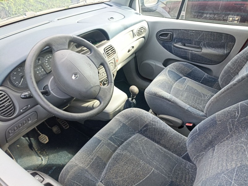 renault scenic del año 2000