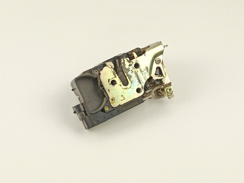 Recambio de cerradura puerta delantera izquierda para daewoo nubira 1.6 g -a16dms referencia OEM IAM 96272641  