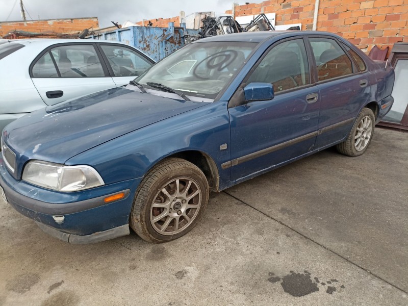 volvo s40 berlina del año 1999