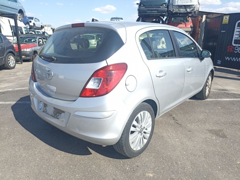 opel corsa d del año 2011