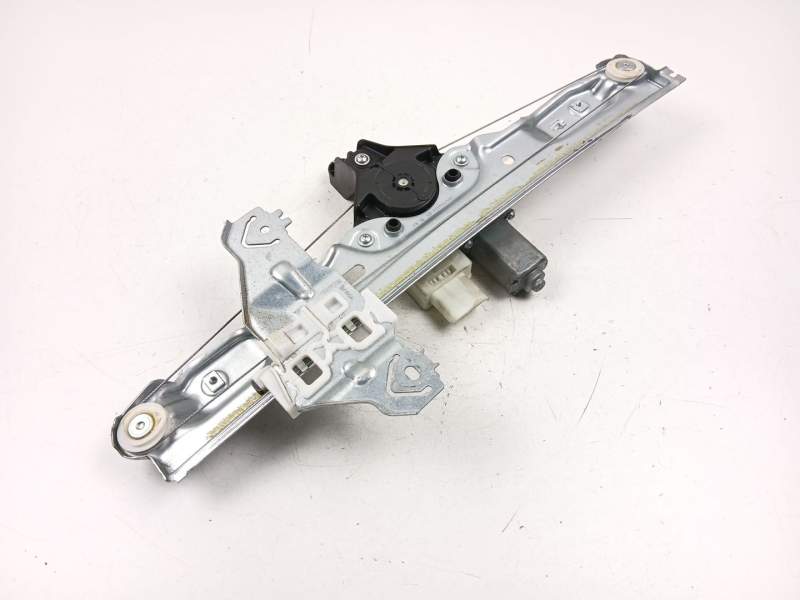 Recambio de elevalunas trasero izquierdo para nissan qashqai ii (j11, j11_) 1.2 dig-t referencia OEM IAM 82701HV00C  