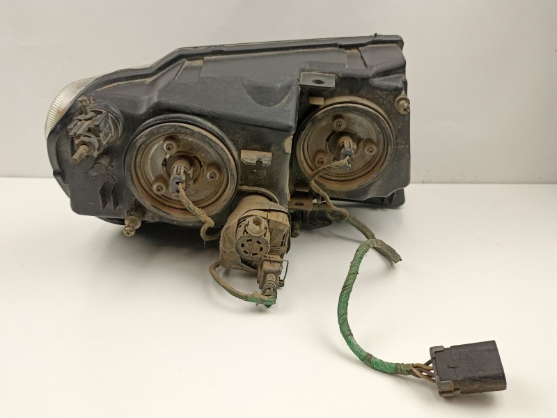 Recambio de faro izquierdo para jeep gr.cherokee (wj/wg) 3.1 td cat referencia OEM IAM 55155145  