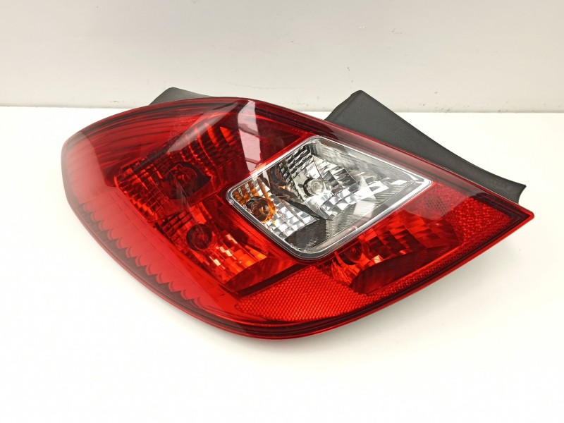 Recambio de piloto trasero izquierdo para opel corsa d selective referencia OEM IAM 13269050 89318811 