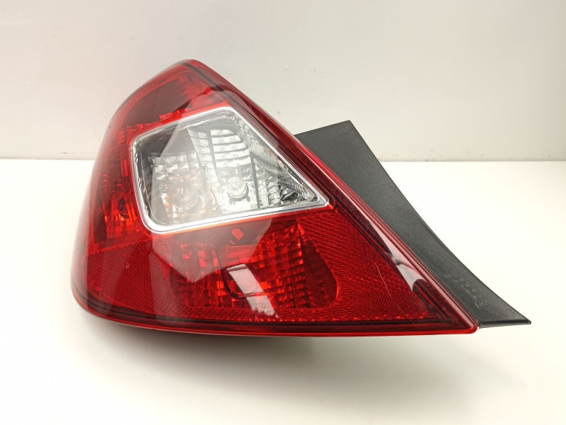 Recambio de piloto trasero izquierdo para opel corsa d selective referencia OEM IAM 13269050 89318811 