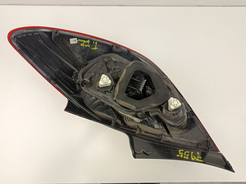 Recambio de piloto trasero izquierdo para opel corsa d selective referencia OEM IAM 13269050 89318811 