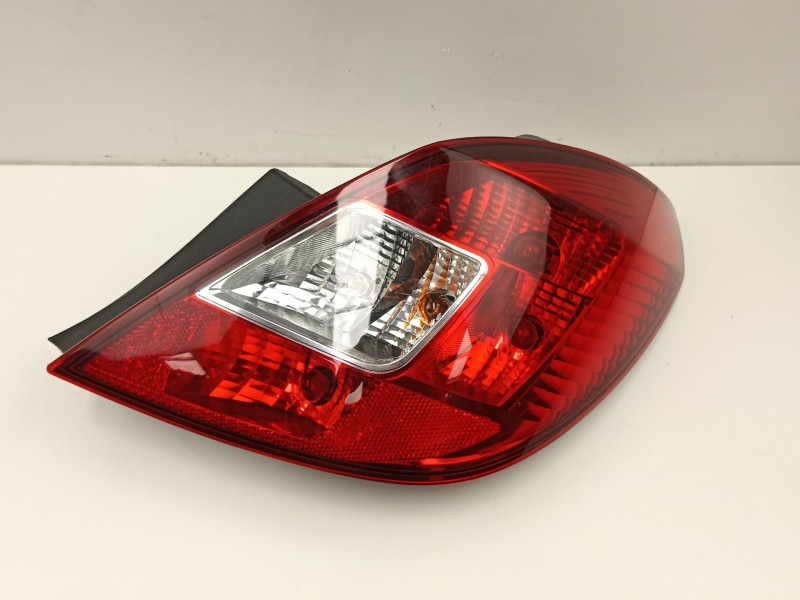 Recambio de piloto trasero derecho para opel corsa d selective referencia OEM IAM 13269051 89318821 