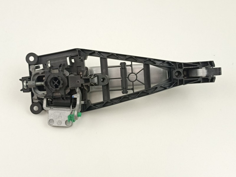 Recambio de manilla delantera derecha para opel corsa d selective referencia OEM IAM 24463524  13255474