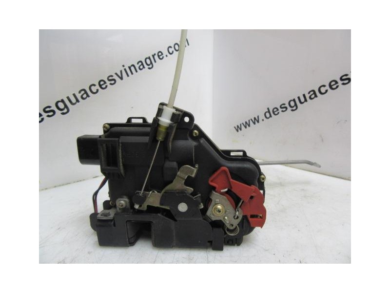 Recambio de cerradura pta. del. dch. : audi a4 : 1.9 td (130,52cv) [2001] para audi a4 1.9 td referencia OEM IAM   