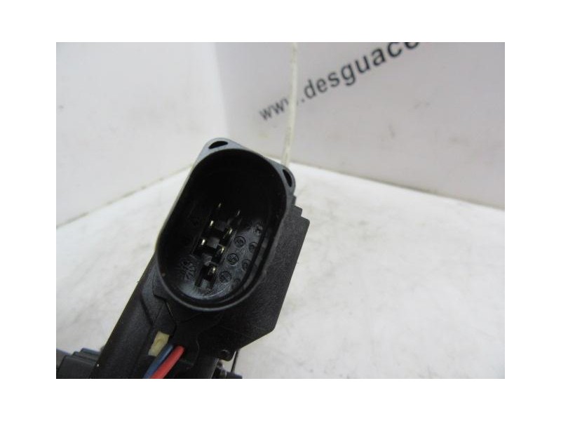 Recambio de cerradura pta. del. dch. : audi a4 : 1.9 td (130,52cv) [2001] para audi a4 1.9 td referencia OEM IAM   