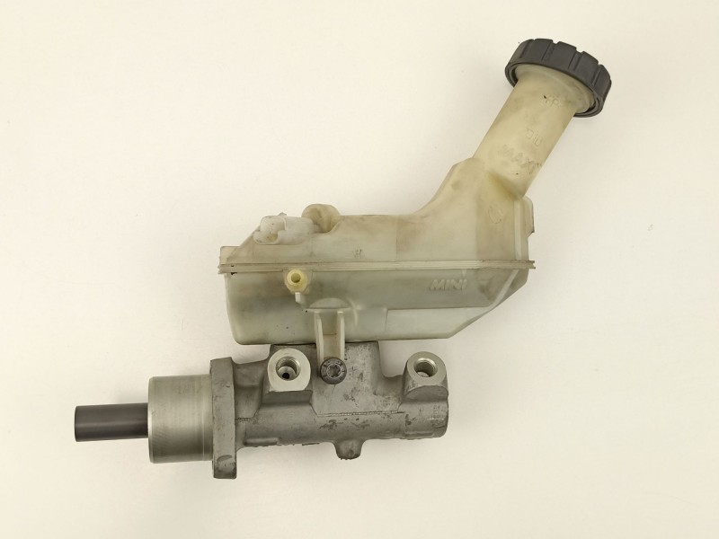 Recambio de bomba de freno para nissan micra (k12e) visia referencia OEM IAM 46010AX701  