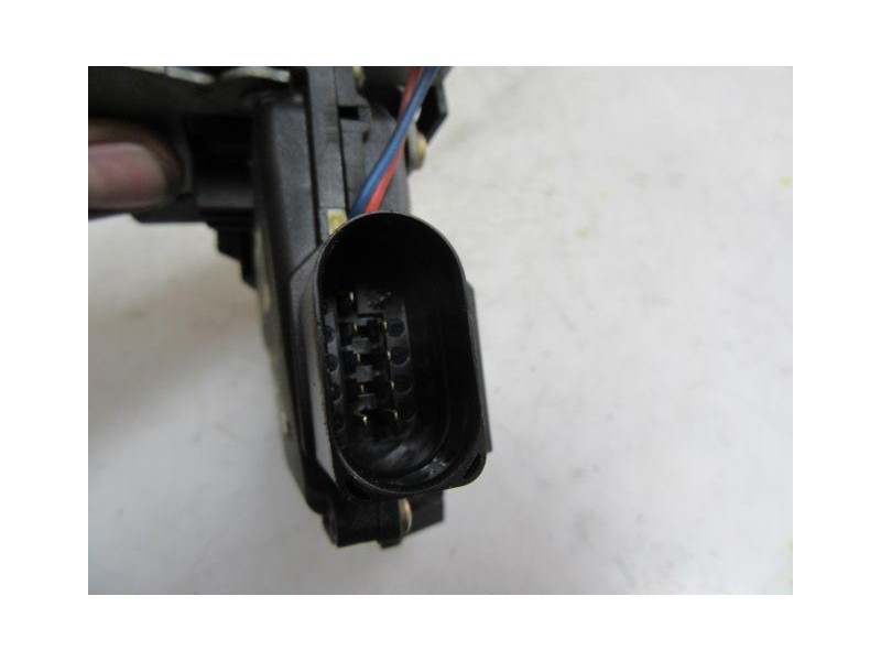 Recambio de cerradura pta. del. izq. : audi a4 : 1.9 td (130,52cv) [2001] para audi a4 1.9 td referencia OEM IAM   