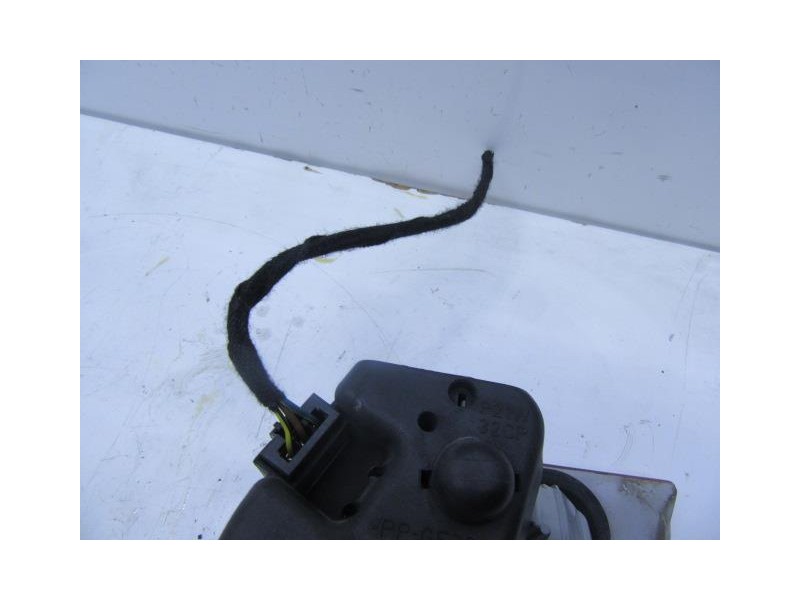 Recambio de piloto porton izq. : bmw 320 : 2.0 td (149,56cv) [2003] para bmw  320 2.0 td referencia OEM IAM   