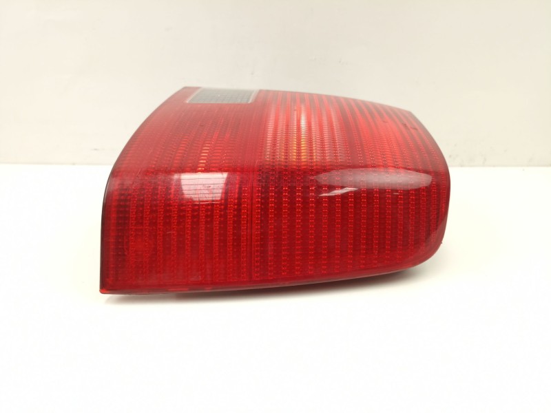 Recambio de piloto trasero derecho para volkswagen passat 1.8 g referencia OEM IAM 3B5945096F  