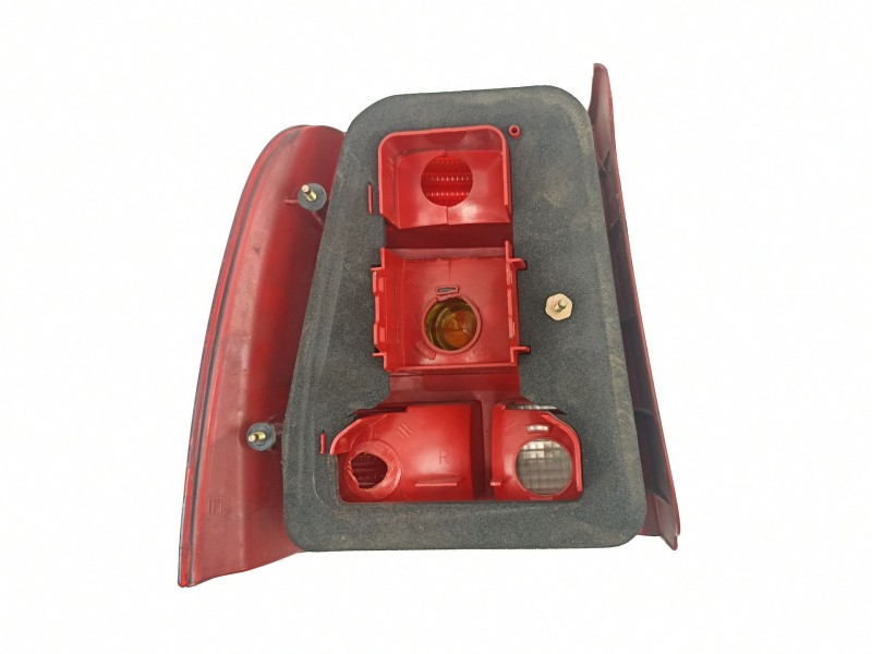 Recambio de piloto trasero derecho para volkswagen passat 1.8 g referencia OEM IAM 3B5945096F  