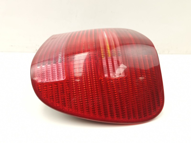 Recambio de piloto trasero derecho para volkswagen polo 1.4 g referencia OEM IAM 6N0945096H  