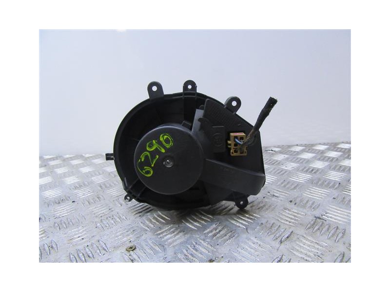 Recambio de motor calefaccion : skoda superb : 1.9 td (130cv) [2003] para skoda superb 1.9 td referencia OEM IAM 740221233F  