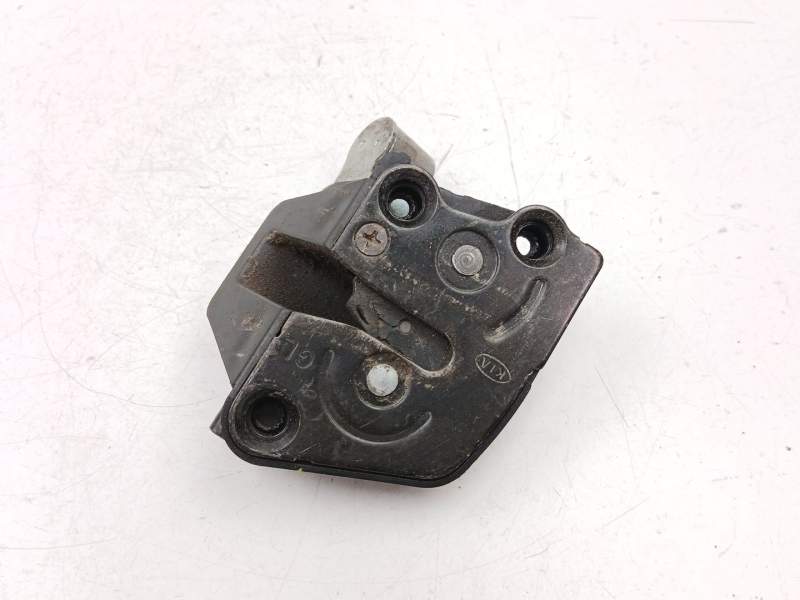 Recambio de cerradura puerta trasera izquierda para kia carnival 2.9 crdi referencia OEM IAM 0K53A73310B  