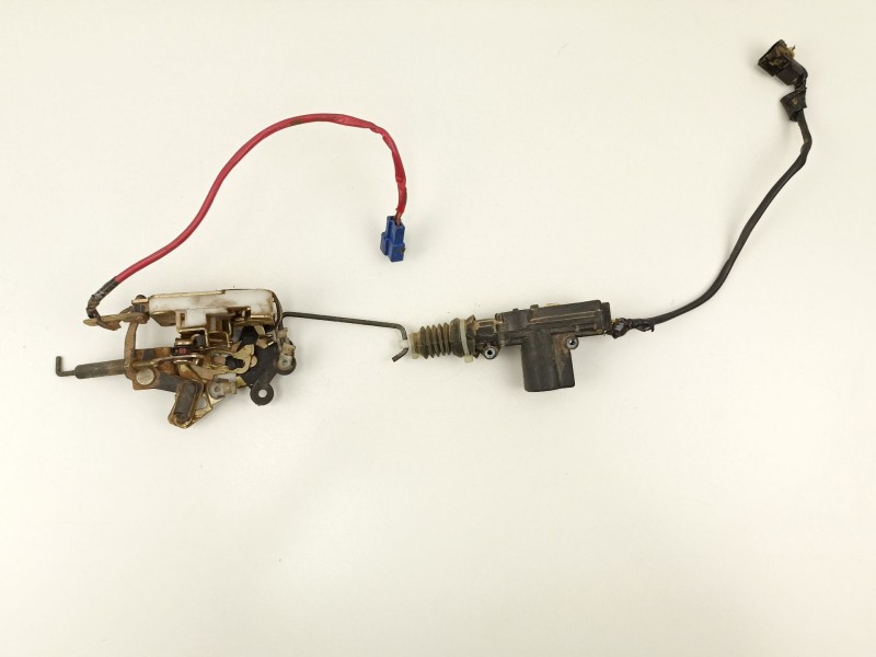 Recambio de cerradura puerta trasera derecha para tata safari 3.0 td referencia OEM IAM   