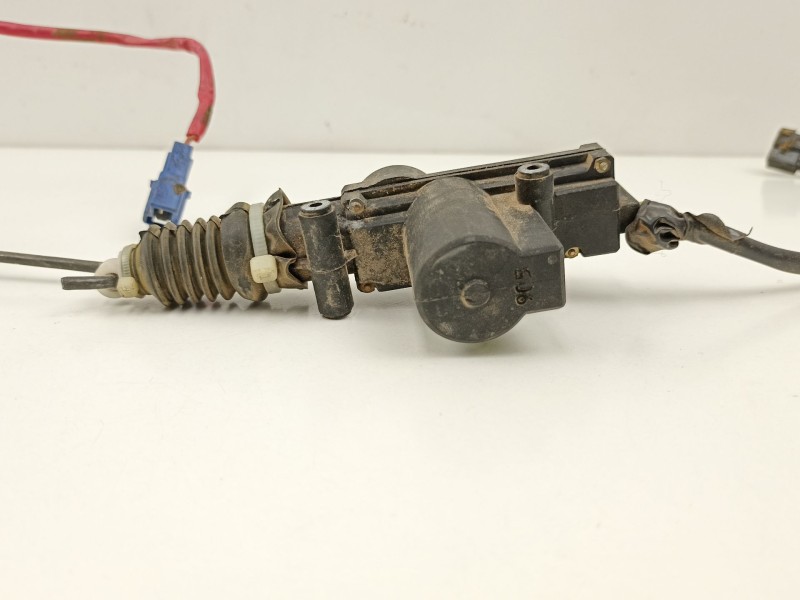 Recambio de cerradura puerta trasera derecha para tata safari 3.0 td referencia OEM IAM   