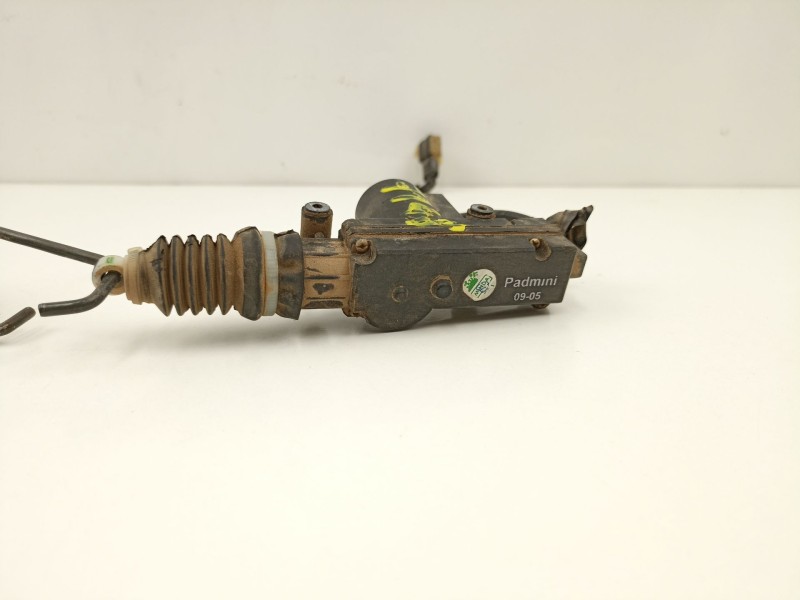 Recambio de cerradura puerta trasera izquierda para tata safari 3.0 td referencia OEM IAM   