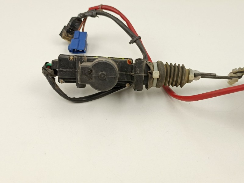 Recambio de cerradura puerta delantera derecha para tata safari 3.0 td referencia OEM IAM   