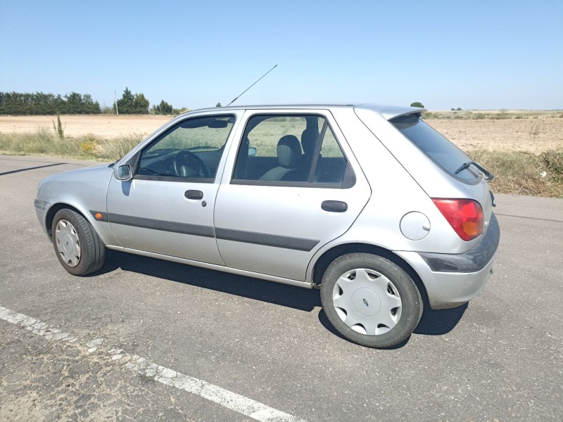 ford fiesta del año 1999