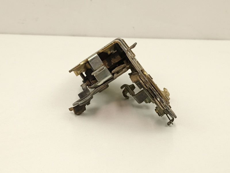 Recambio de cerradura puerta trasera izquierda para jeep cherokee 2.5 td referencia OEM IAM 55075879  