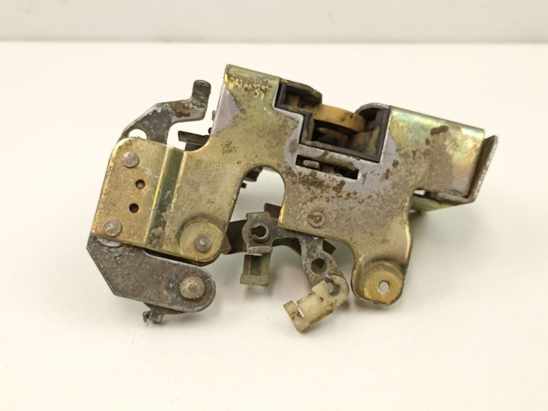 Recambio de cerradura puerta trasera izquierda para jeep cherokee 2.5 td referencia OEM IAM 55075879  