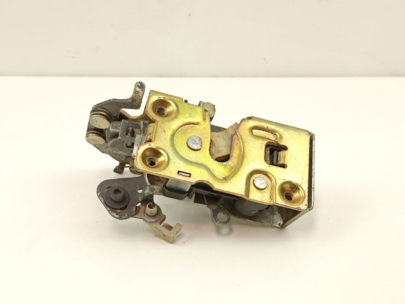 Recambio de cerradura puerta trasera derecha para jeep cherokee 2.5 td referencia OEM IAM 55075878  