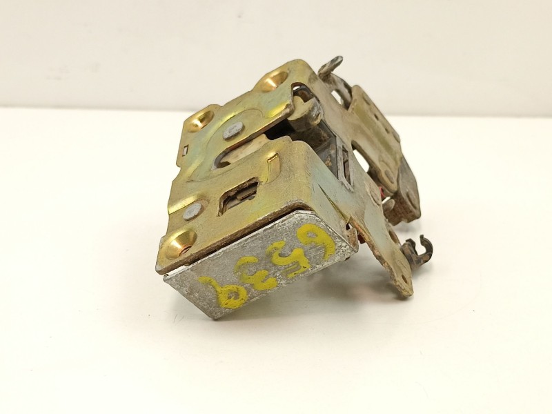 Recambio de cerradura puerta trasera derecha para jeep cherokee 2.5 td referencia OEM IAM 55075878  