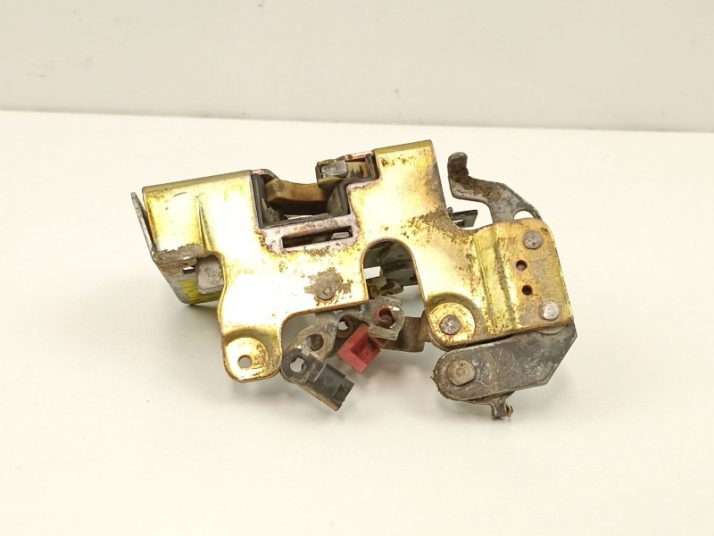 Recambio de cerradura puerta trasera derecha para jeep cherokee 2.5 td referencia OEM IAM 55075878  