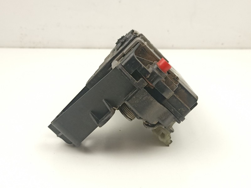 Recambio de cerradura puerta trasera derecha para opel zafira 1.9 cdti referencia OEM IAM 13210739  