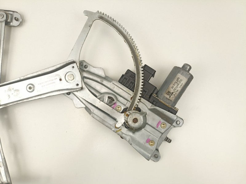 Recambio de elevalunas delantero izquierdo para opel zafira 2.0 td referencia OEM IAM 90579355 101249200 