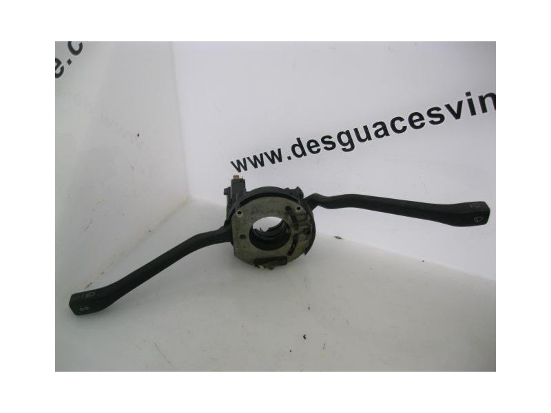 Recambio de mando luces y limpias : volkswagen passat : 1.8 d s (89,76cv) 5p [1984] para volkswagen passat 1.8 d s referencia OE