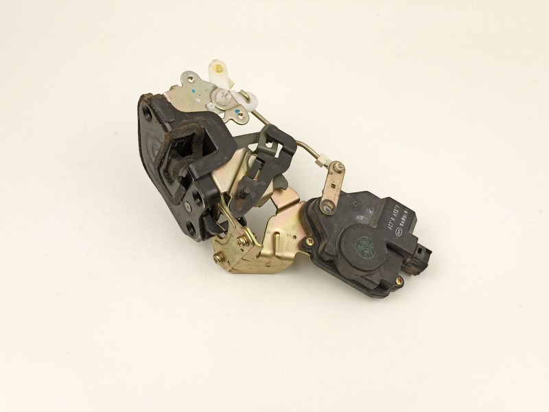 Recambio de cerradura puerta trasera izquierda para hyundai tucson 2.0 td -4ea referencia OEM IAM 814102E000  