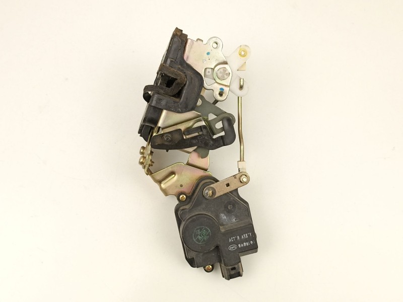 Recambio de cerradura puerta trasera izquierda para hyundai tucson 2.0 td -4ea referencia OEM IAM 814102E000  