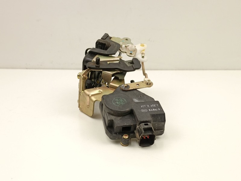 Recambio de cerradura puerta trasera izquierda para hyundai tucson 2.0 td -4ea referencia OEM IAM 814102E000  