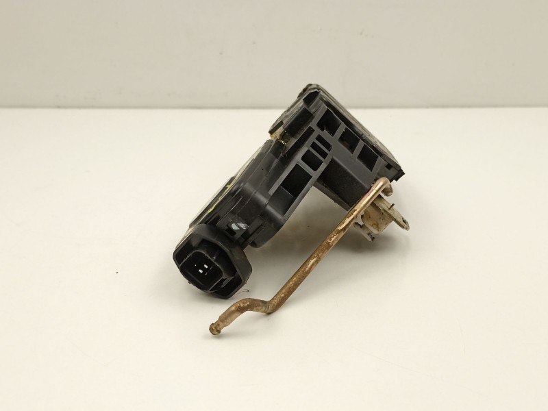 Recambio de cerradura puerta delantera derecha para hyundai tucson 2.0 td -4ea referencia OEM IAM 813202E000  