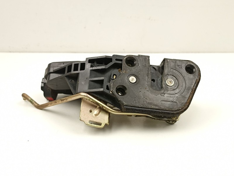 Recambio de cerradura puerta delantera derecha para hyundai tucson 2.0 td -4ea referencia OEM IAM 813202E000  