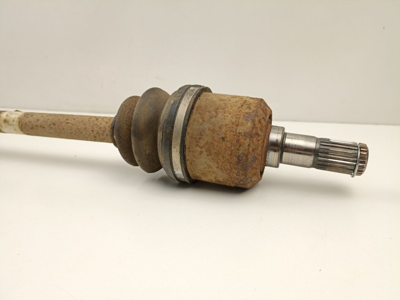 Recambio de transmision trasera izquierda para hyundai tucson 2.0 crdi referencia OEM IAM 496002E000  