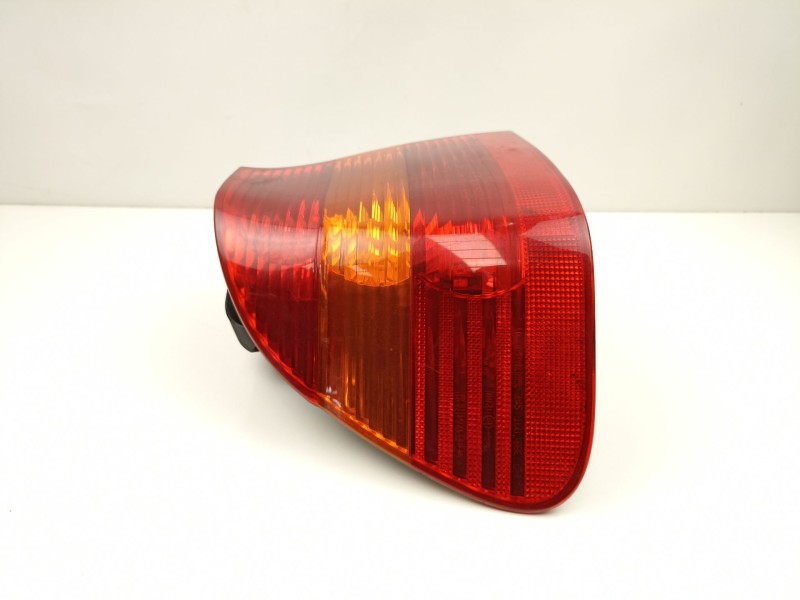 Recambio de piloto trasero izquierdo para bmw 320 2.0 td referencia OEM IAM 694653301  