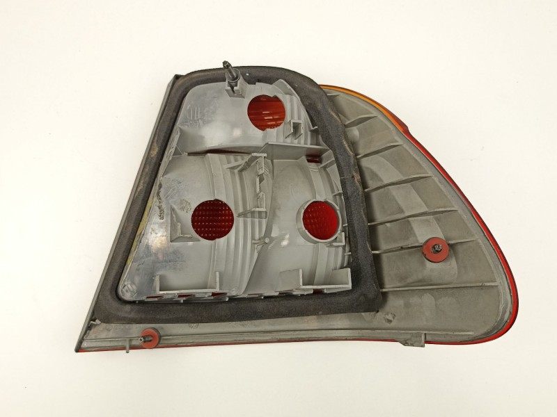 Recambio de piloto trasero izquierdo para bmw 320 2.0 td referencia OEM IAM 8364921  