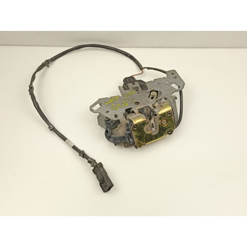 Recambio de cerradura puerta corredera derecha para chrysler voyager 2.5 td referencia OEM IAM 5019052AC  