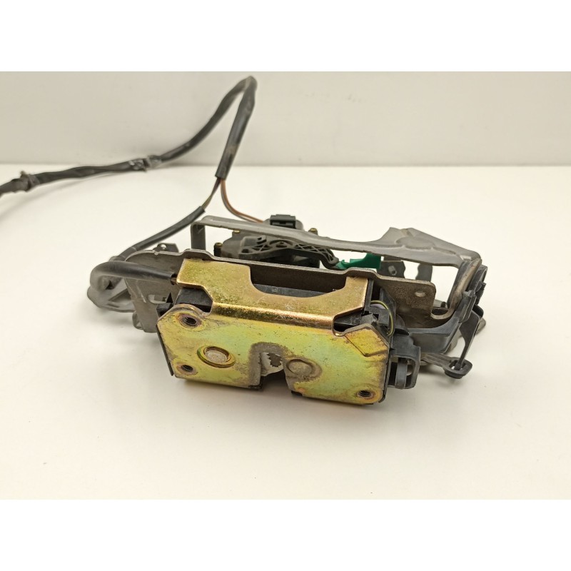 Recambio de cerradura puerta corredera derecha para chrysler voyager 2.5 td referencia OEM IAM 5019052AC  