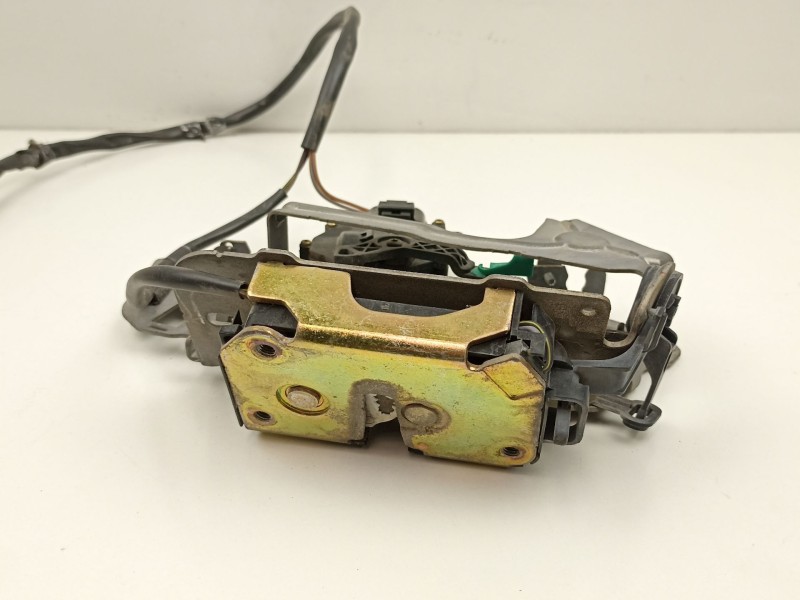 Recambio de cerradura puerta corredera derecha para chrysler voyager 2.5 td referencia OEM IAM 5019052AC  