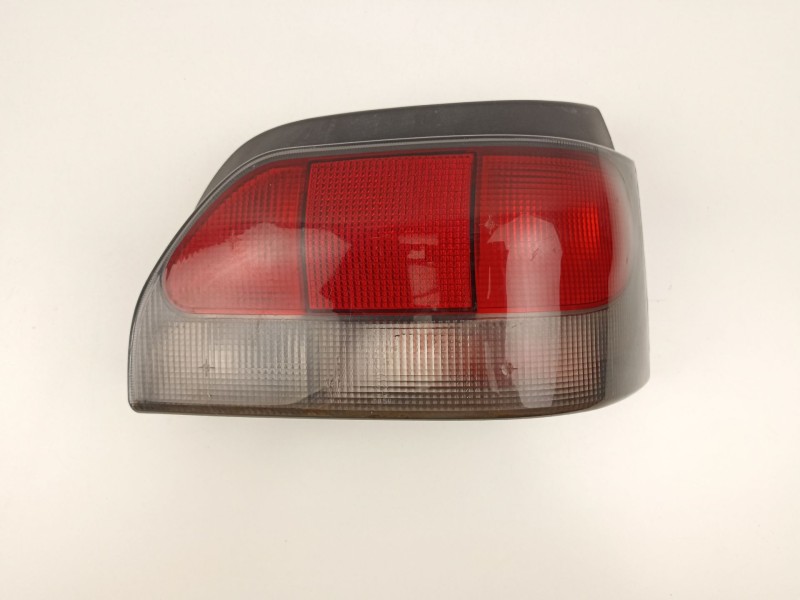 Recambio de piloto trasero derecho para renault clio 1.4 g referencia OEM IAM 89306980  