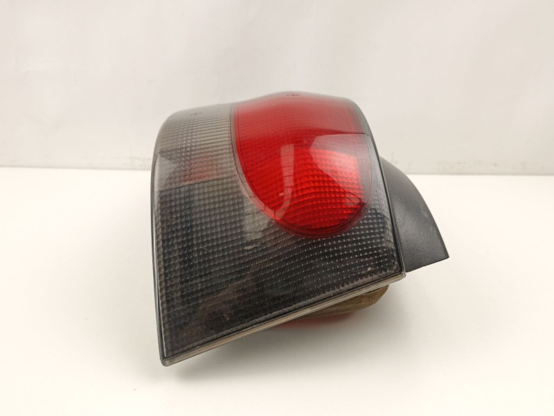 Recambio de piloto trasero derecho para renault clio 1.4 g referencia OEM IAM 89306980  